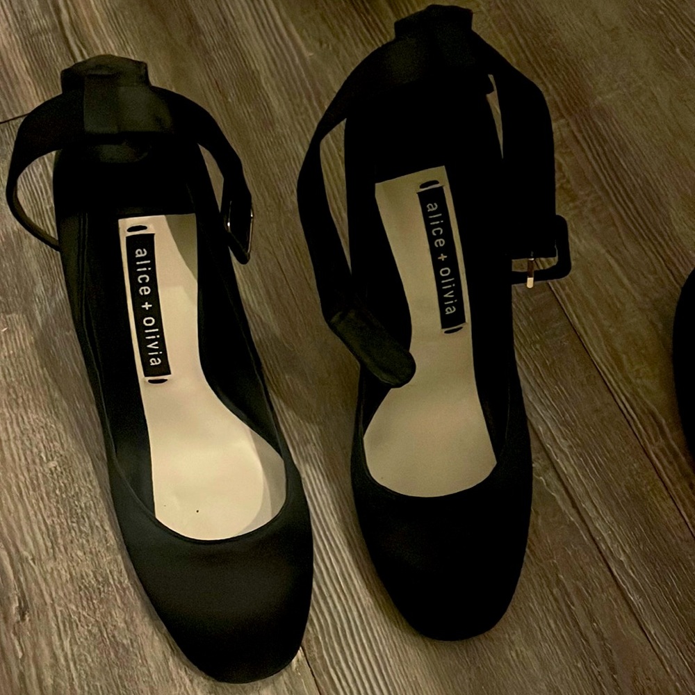 Alice and Olivia pumps
